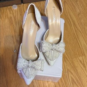 SHEIN White Pearl Bow Heels